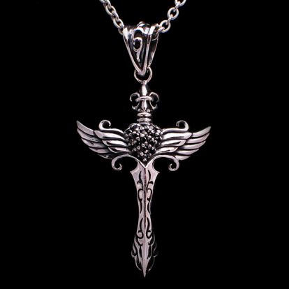 Pendentif coeur + dague