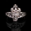 Bague cr�ne couronn� 
