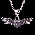 Pendentif coeur noir ail�