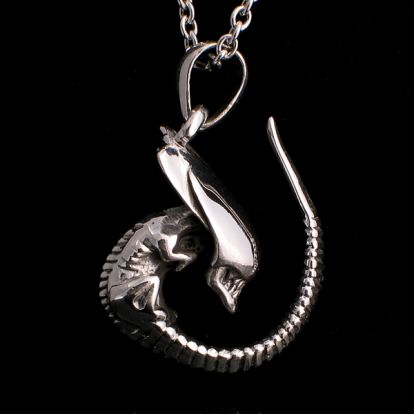 Pendentif alien