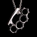 Pendentif poing am�ricain