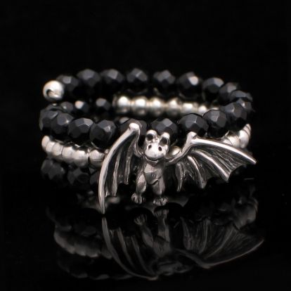 Bague perles et chauve-souris