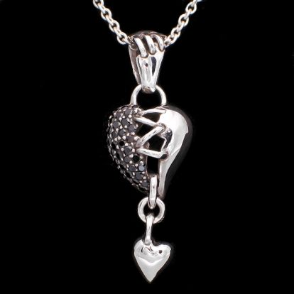 Pendentif coeur cousu